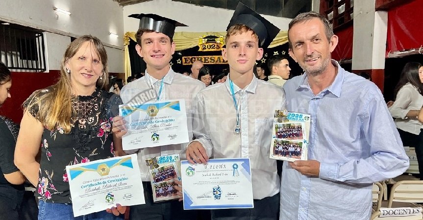 Hermanos sordos egresan del CEP 8 de Oberá con una historia de inclusión y superación