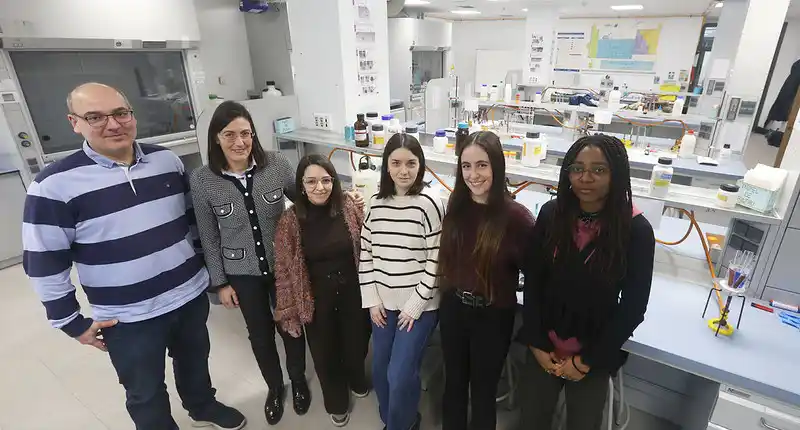 Enseñar Química a personas sordas: desafíos y claves para una educación científica accesible