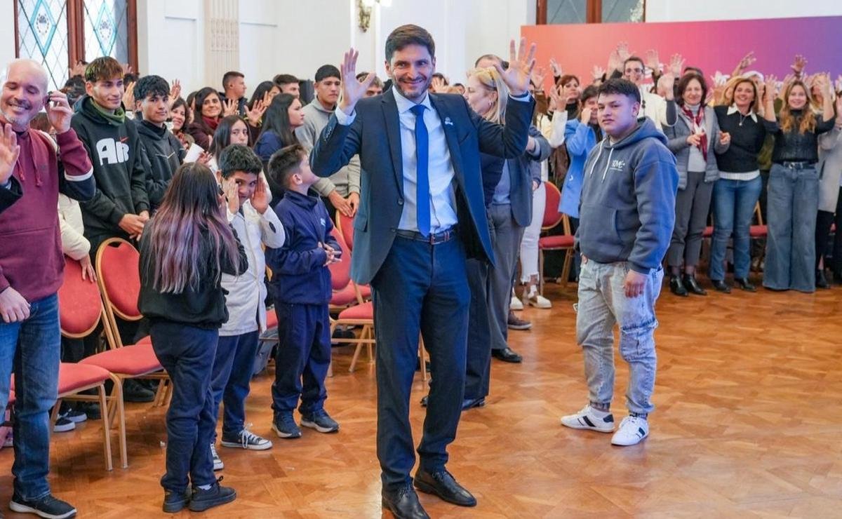 Santa Fe presentó material educativo inclusivo con el Himno Nacional en Lengua de Señas Argentina