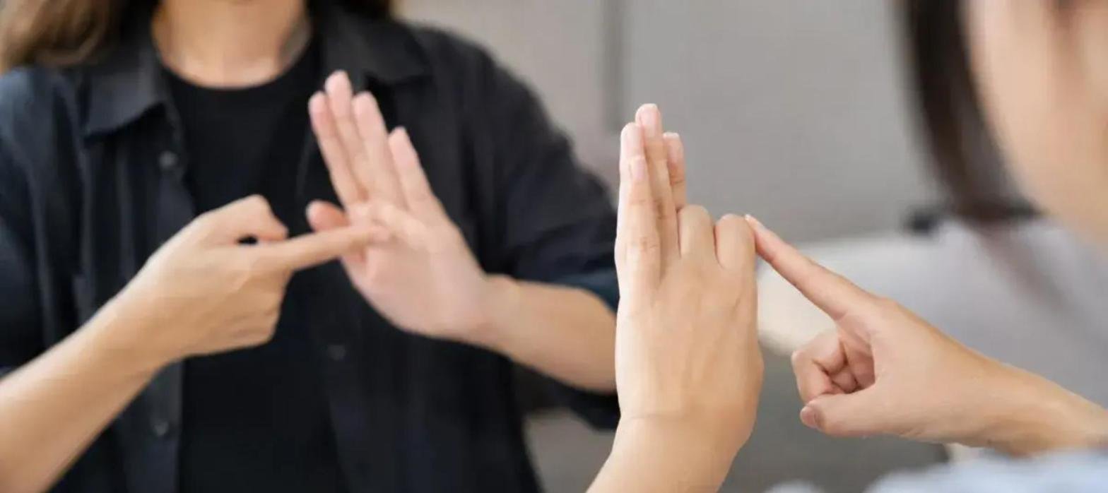 Fundación SER dicta una clase gratuita de Lengua de Señas en San Nicolás